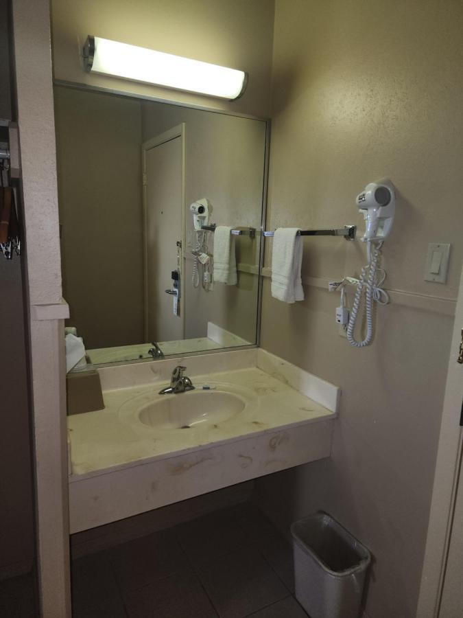 Colonial Inn Monahans Tx Εξωτερικό φωτογραφία