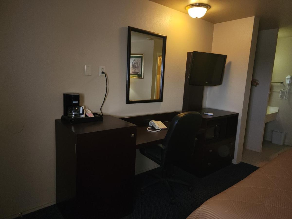 Colonial Inn Monahans Tx Εξωτερικό φωτογραφία
